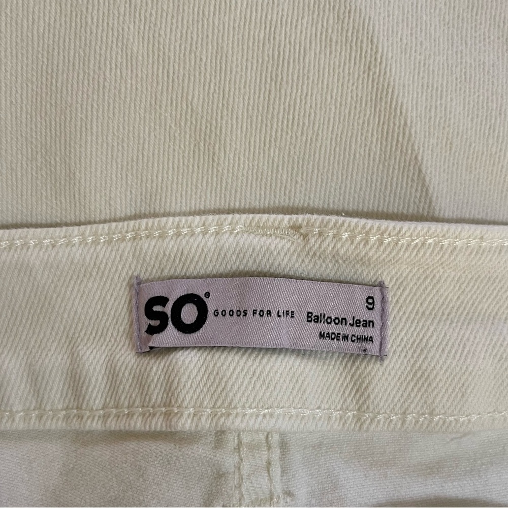 Women’s SO white balloon high rise frayed ankle jeans- size 9 - Picture 3 of 4